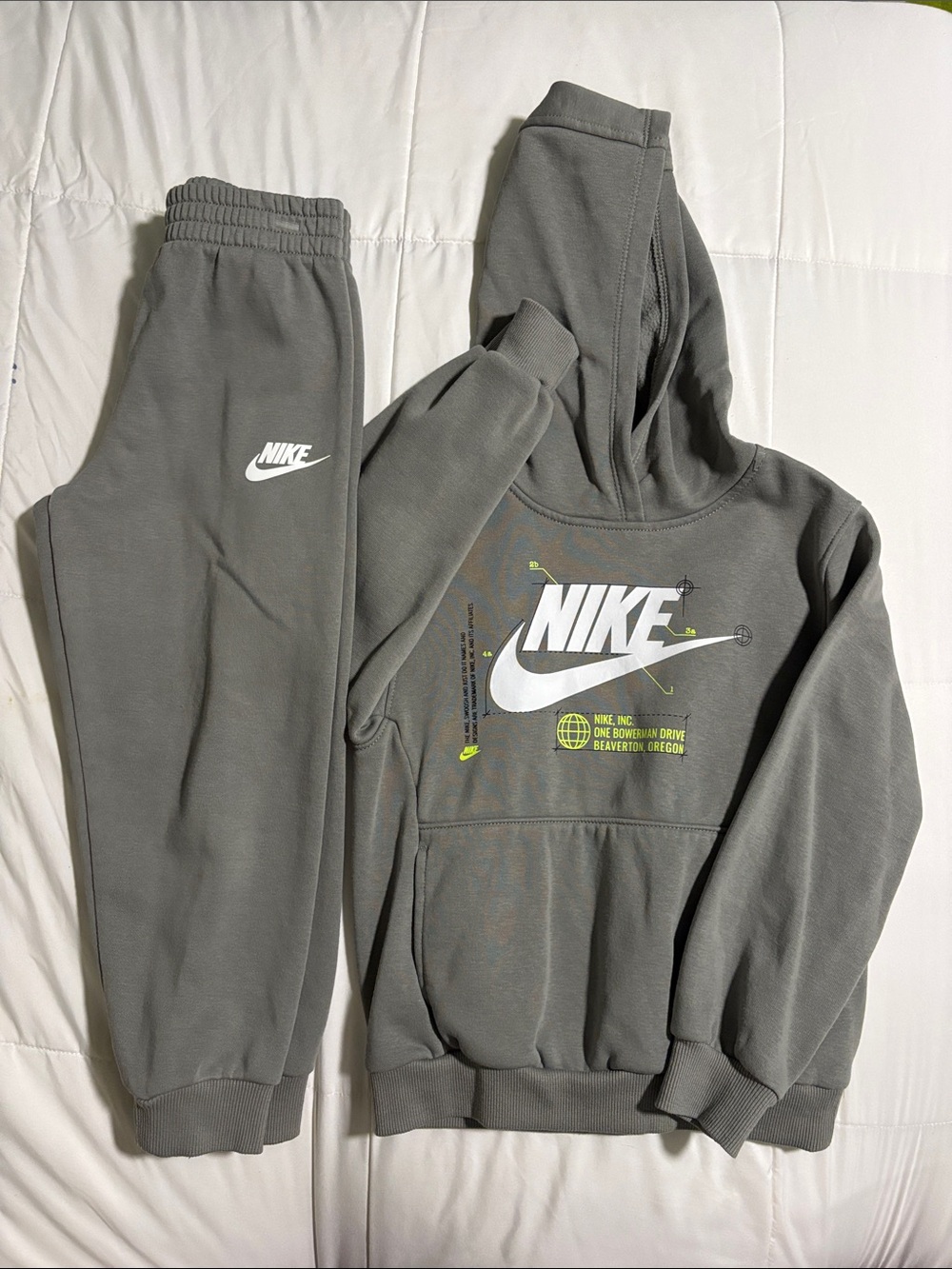 Nike Kids Gray Pullover Hoodie & Joggers Set with White Logo